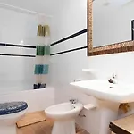 Exclusive With Stunning Patio In The Center 公寓 *